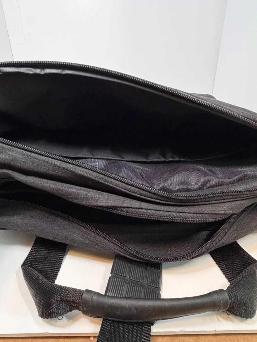 Leeds 8500 Briefcase 16